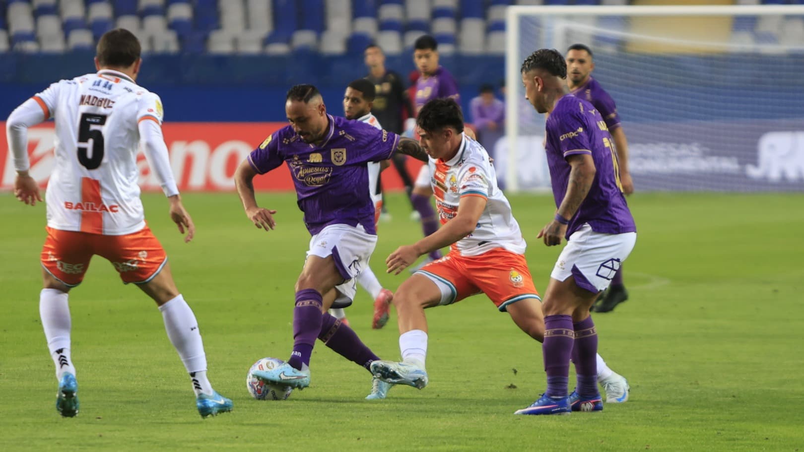 EL LEÓN DE COLLAO SUFRIÓ HASTA QUE LOGRÓ RUGIR